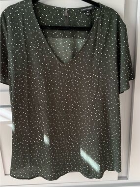41 Hawthorn Olive Green V-Neck Polka Dot Blouse